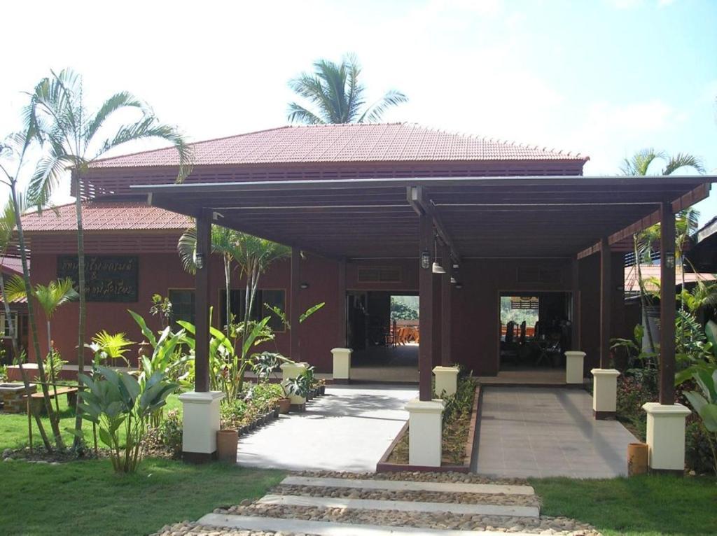 Tamarind Grand Resort Mae Sariang Exterior photo