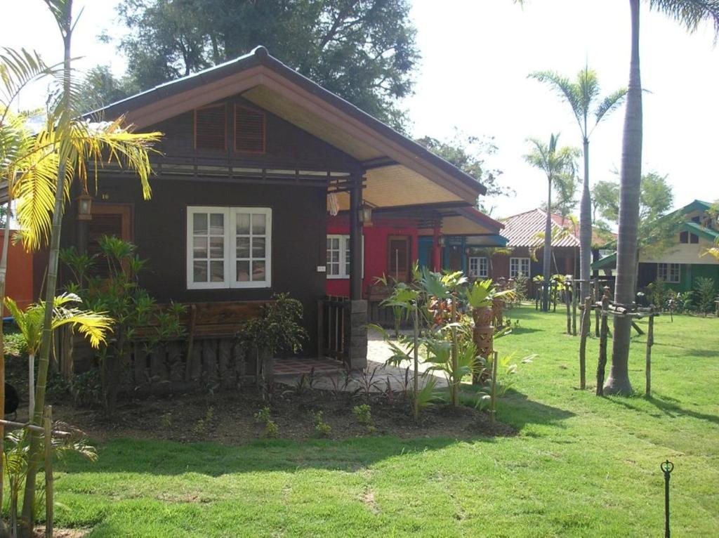Tamarind Grand Resort Mae Sariang Exterior photo